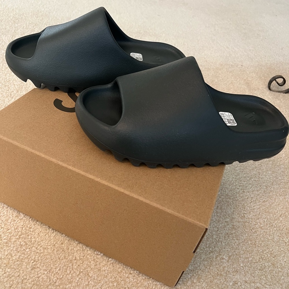 Dark Onyx Yeezy slide